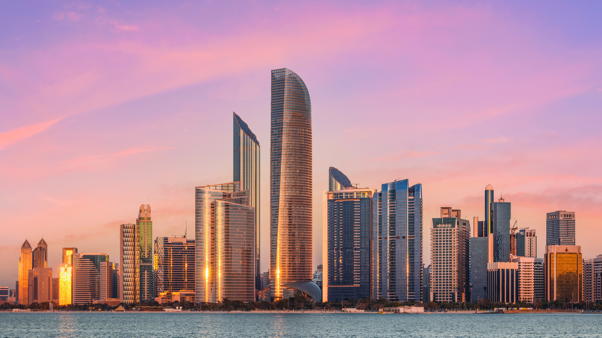 Abu Dhabi launches comprehensive global investment strategy on artificial intelligence